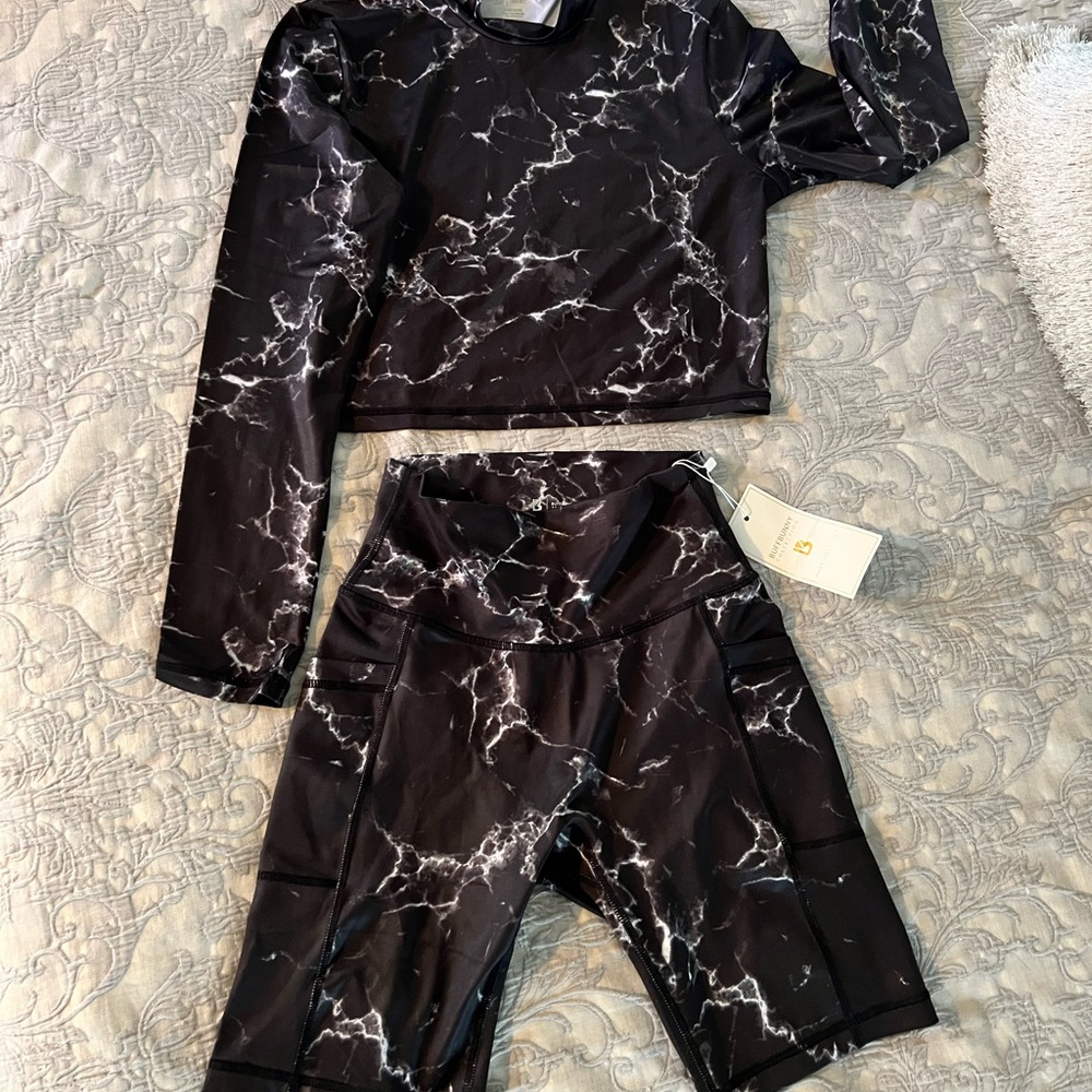 BUFF BUNNY
Black Marble Print Activewear Set